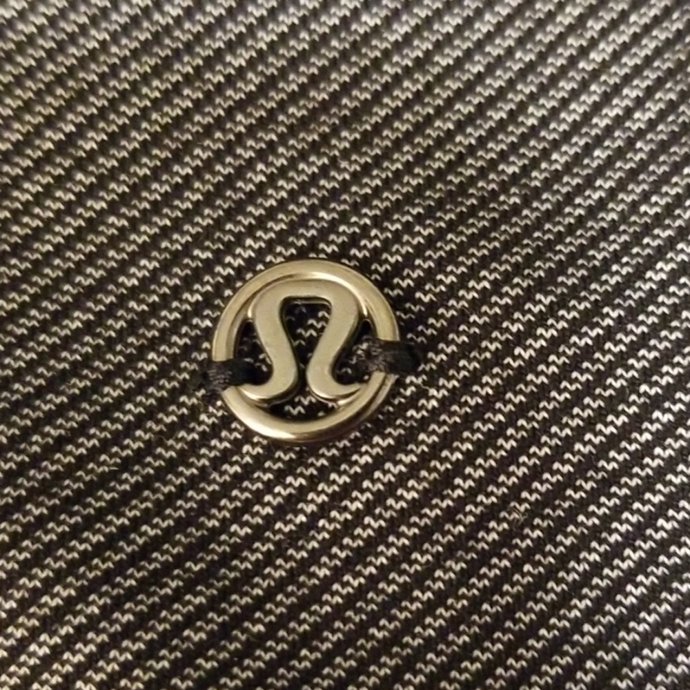 Lululemon Coat 🖤 - Picture 3 of 8